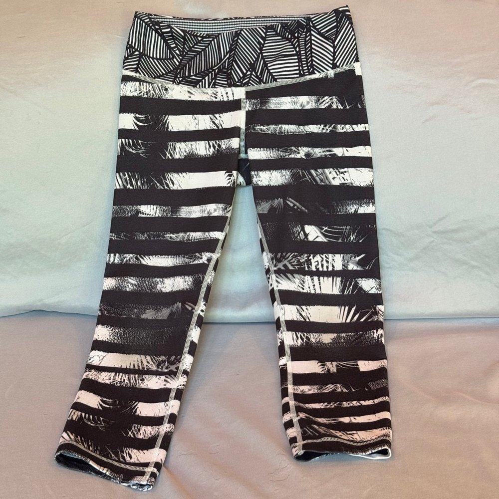 Lululemon Bundle Sz 6 | Racerback Tank / Bra + Wunder Under Crop Leggings Palm - Picture 6 of 11